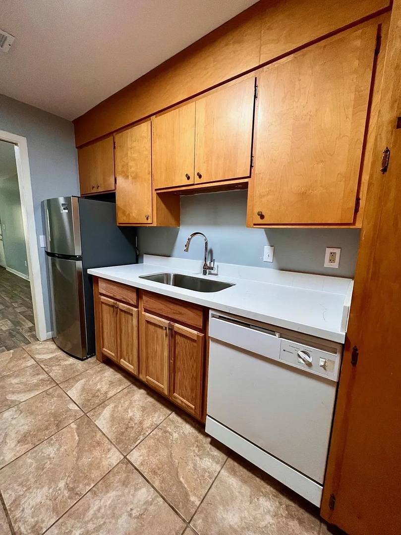 Apartment for rent at 4221 4223 Hawthorne Court, Jackson, MS 39206