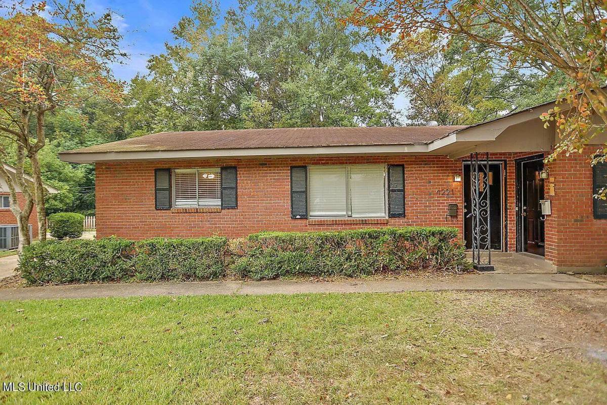 Apartment for rent at 4221 4223 Hawthorne Court, Jackson, MS 39206