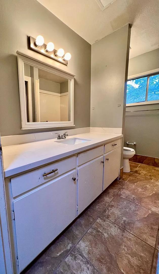 Apartment for rent at 4221 4223 Hawthorne Court, Jackson, MS 39206
