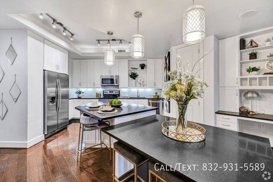 Apartment for rent at 4300 Westheimer Rd #JRO3, Houston, TX 77027