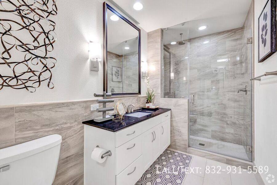 Apartment for rent at 4300 Westheimer Rd #JRO3, Houston, TX 77027