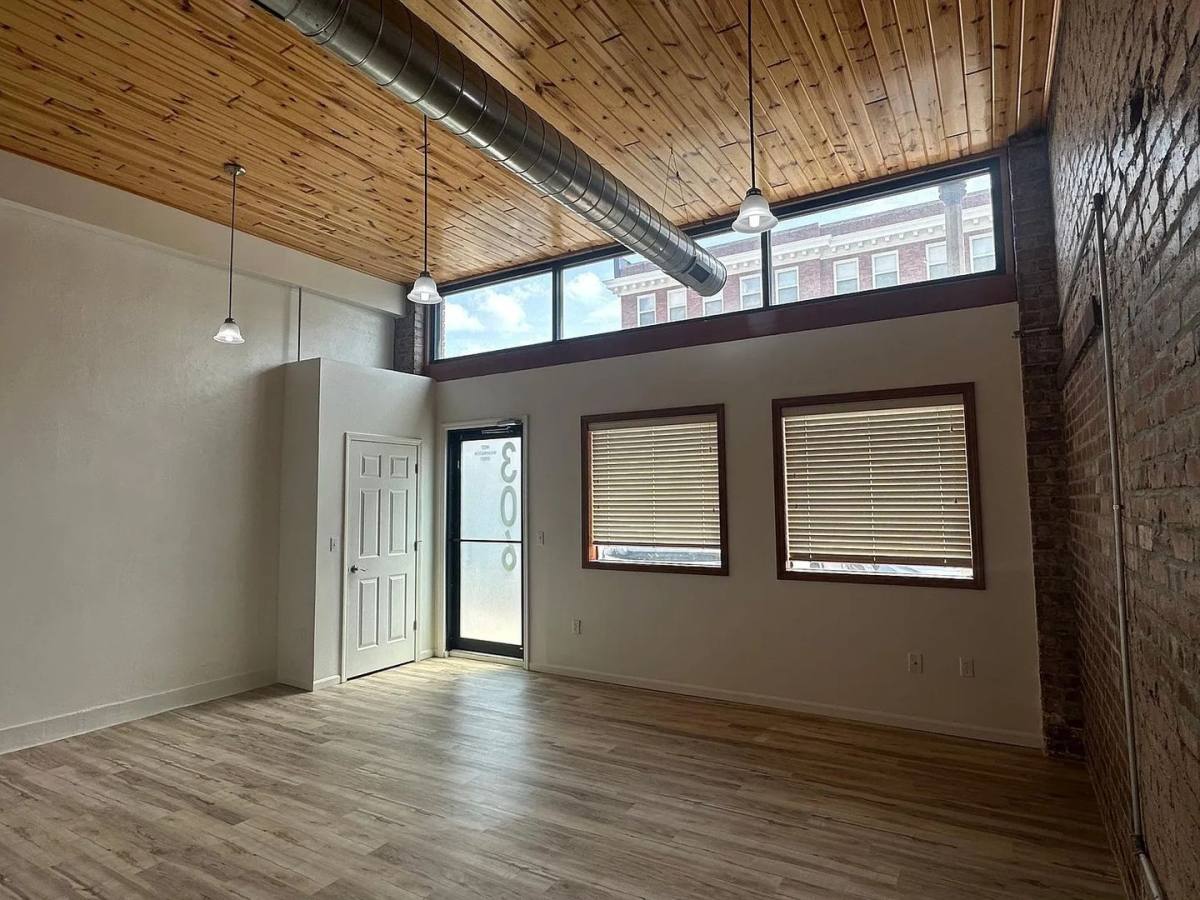 Apartment for rent at 107 N Main, Kirksville, MO 63501