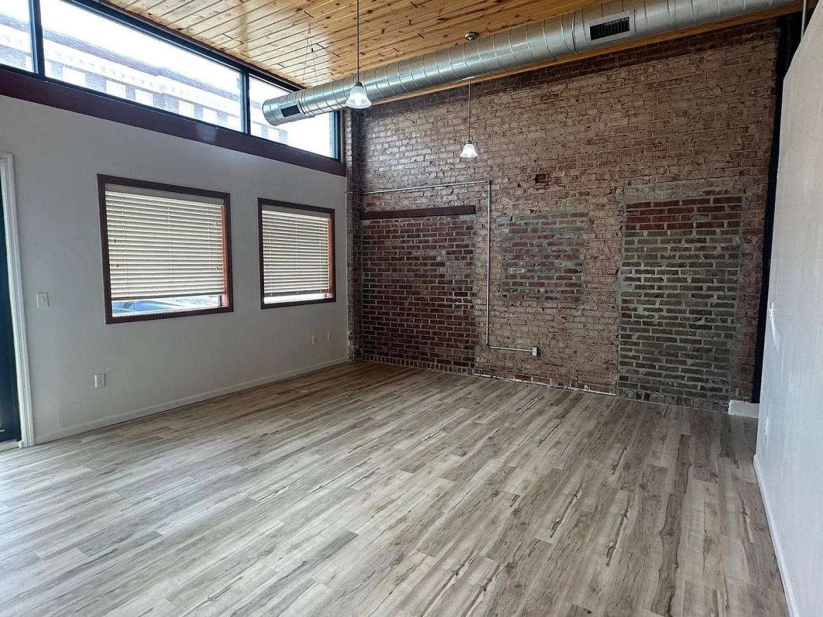 Apartment for rent at 107 N Main, Kirksville, MO 63501