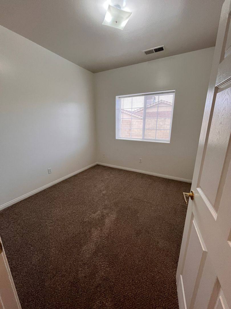 Apartment for rent at 3757 Pine Meadow Dr, Bakersfield, CA 93308
