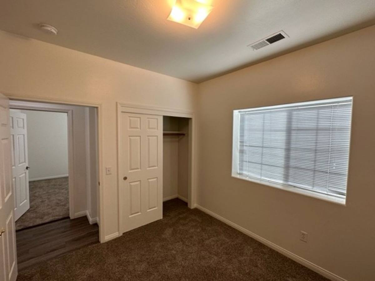 Apartment for rent at 3757 Pine Meadow Dr, Bakersfield, CA 93308