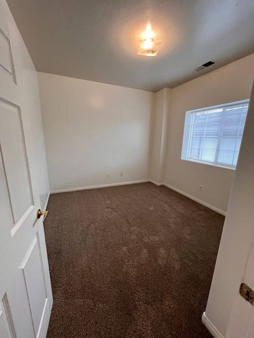 Apartment for rent at 3757 Pine Meadow Dr, Bakersfield, CA 93308