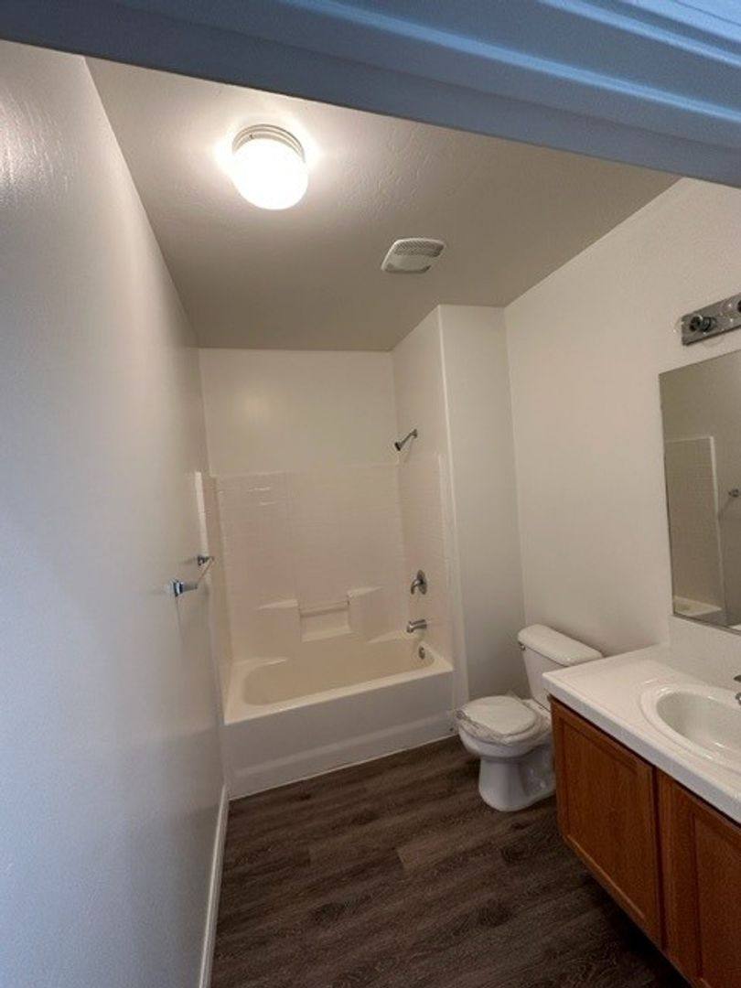 Apartment for rent at 3757 Pine Meadow Dr, Bakersfield, CA 93308