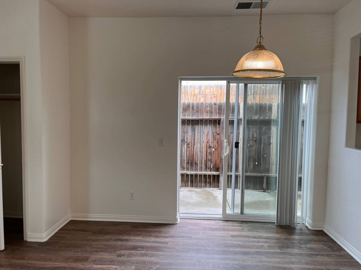 Apartment for rent at 3757 Pine Meadow Dr, Bakersfield, CA 93308