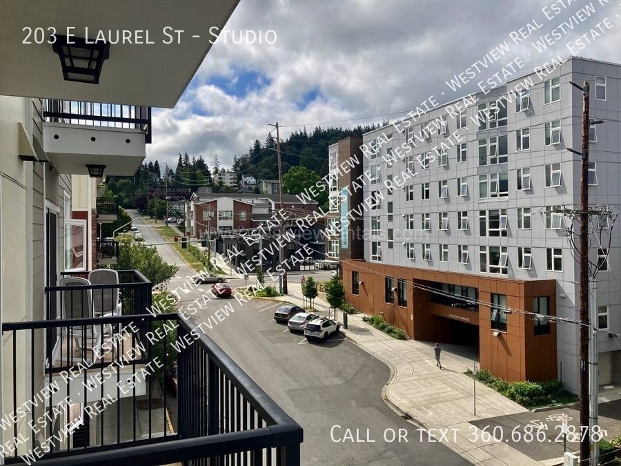 Apartment for rent at 203 E Laurel St, Bellingham, WA 98225