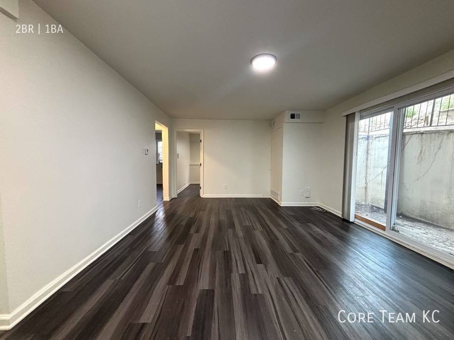 Apartment for rent at 4903 Walnut St #2, Kansas City, MO 64112