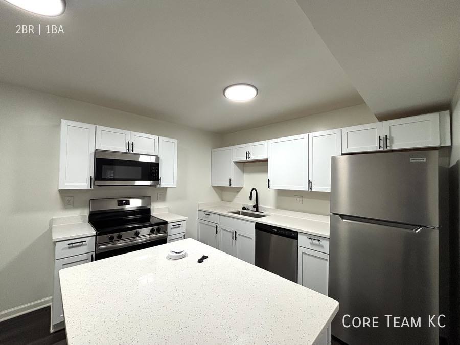 Apartment for rent at 4903 Walnut St #2, Kansas City, MO 64112