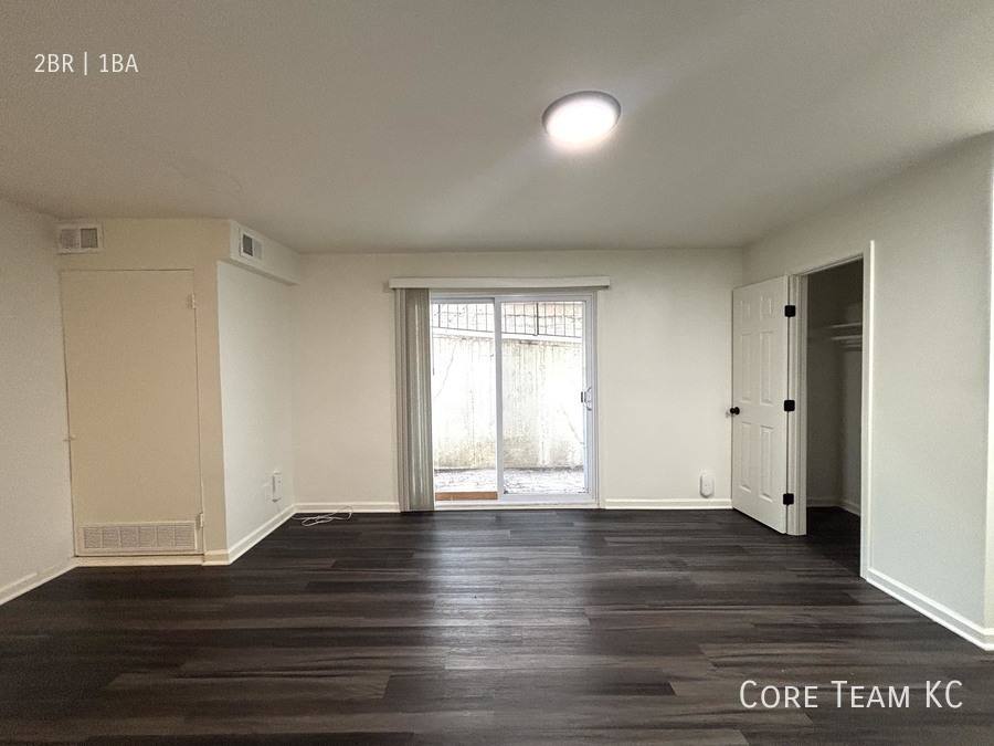 Apartment for rent at 4903 Walnut St #2, Kansas City, MO 64112