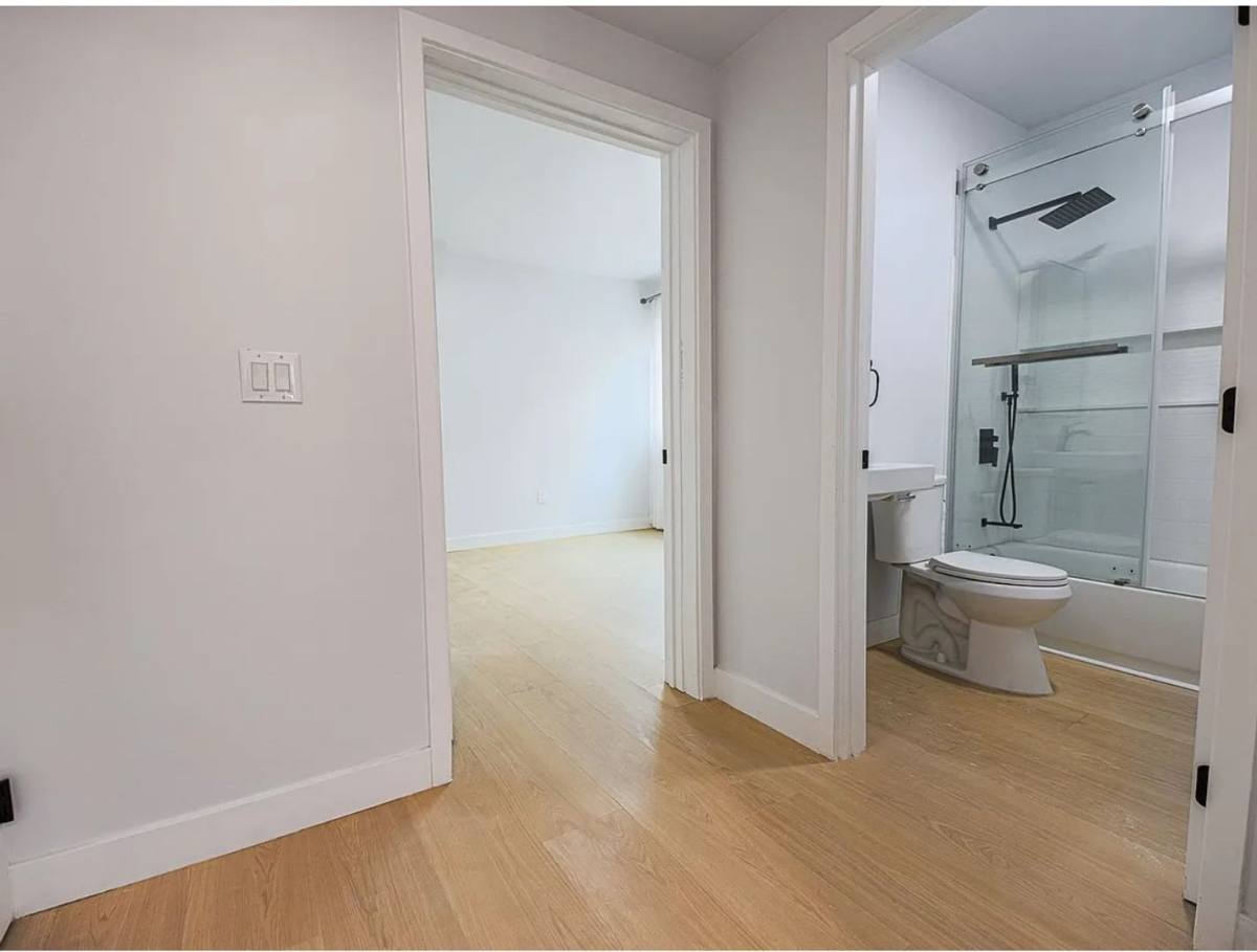Apartment for rent at 11435 Cumpston St, North Hollywood, CA 91601