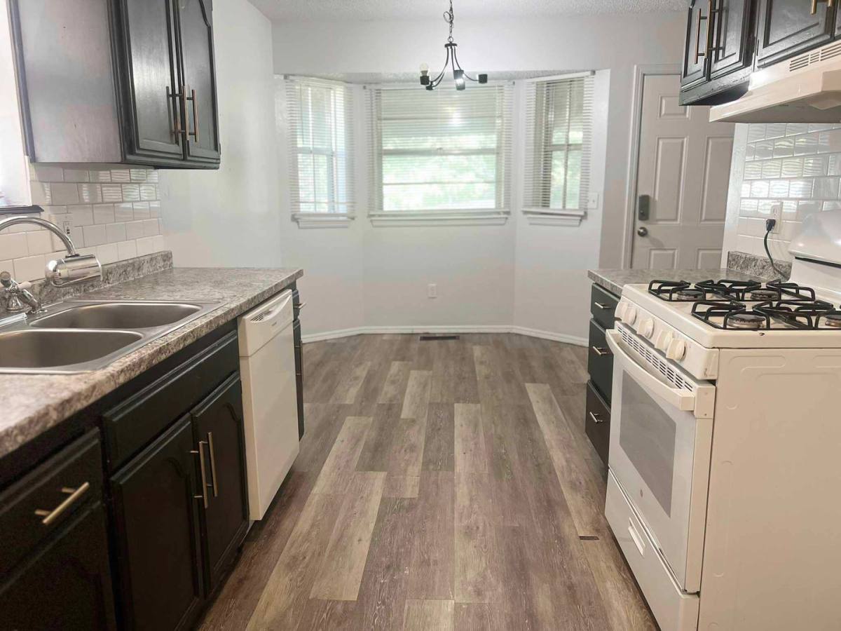 House for rent at 413 Meadow Lake Dr, Edmond, OK 73003