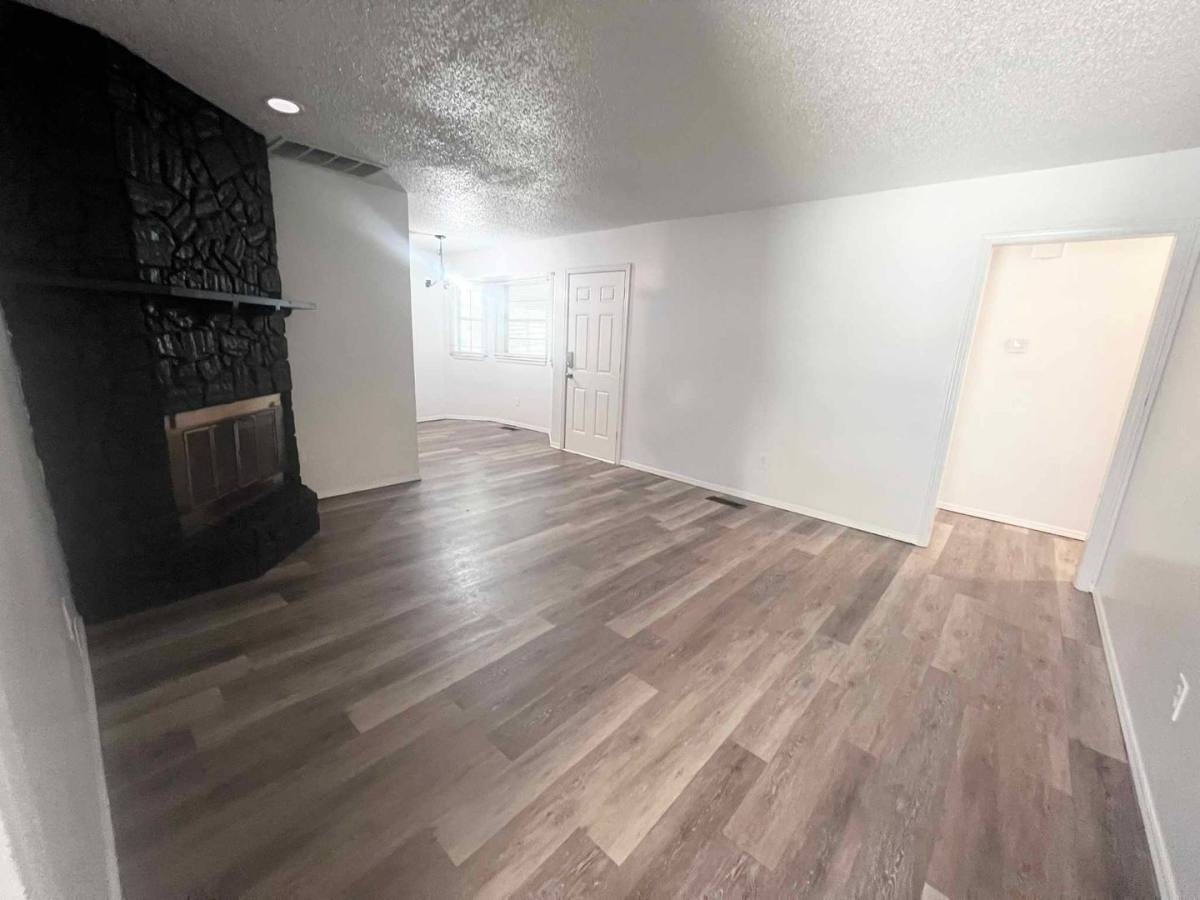 House for rent at 413 Meadow Lake Dr, Edmond, OK 73003