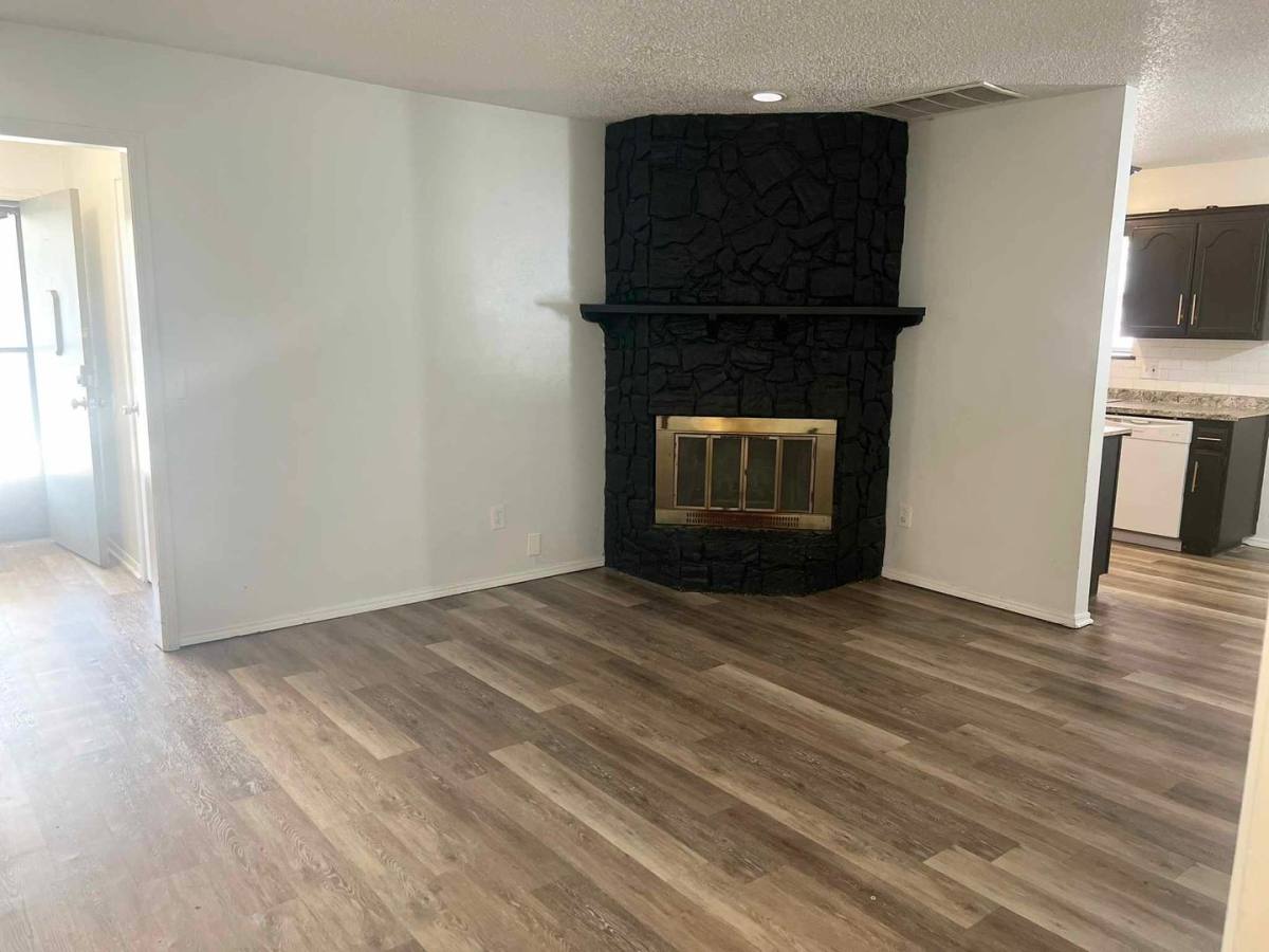 House for rent at 413 Meadow Lake Dr, Edmond, OK 73003
