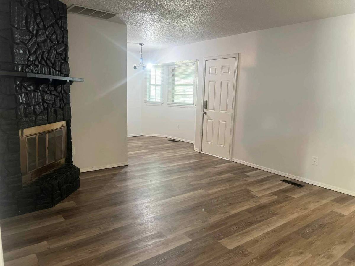 House for rent at 413 Meadow Lake Dr, Edmond, OK 73003