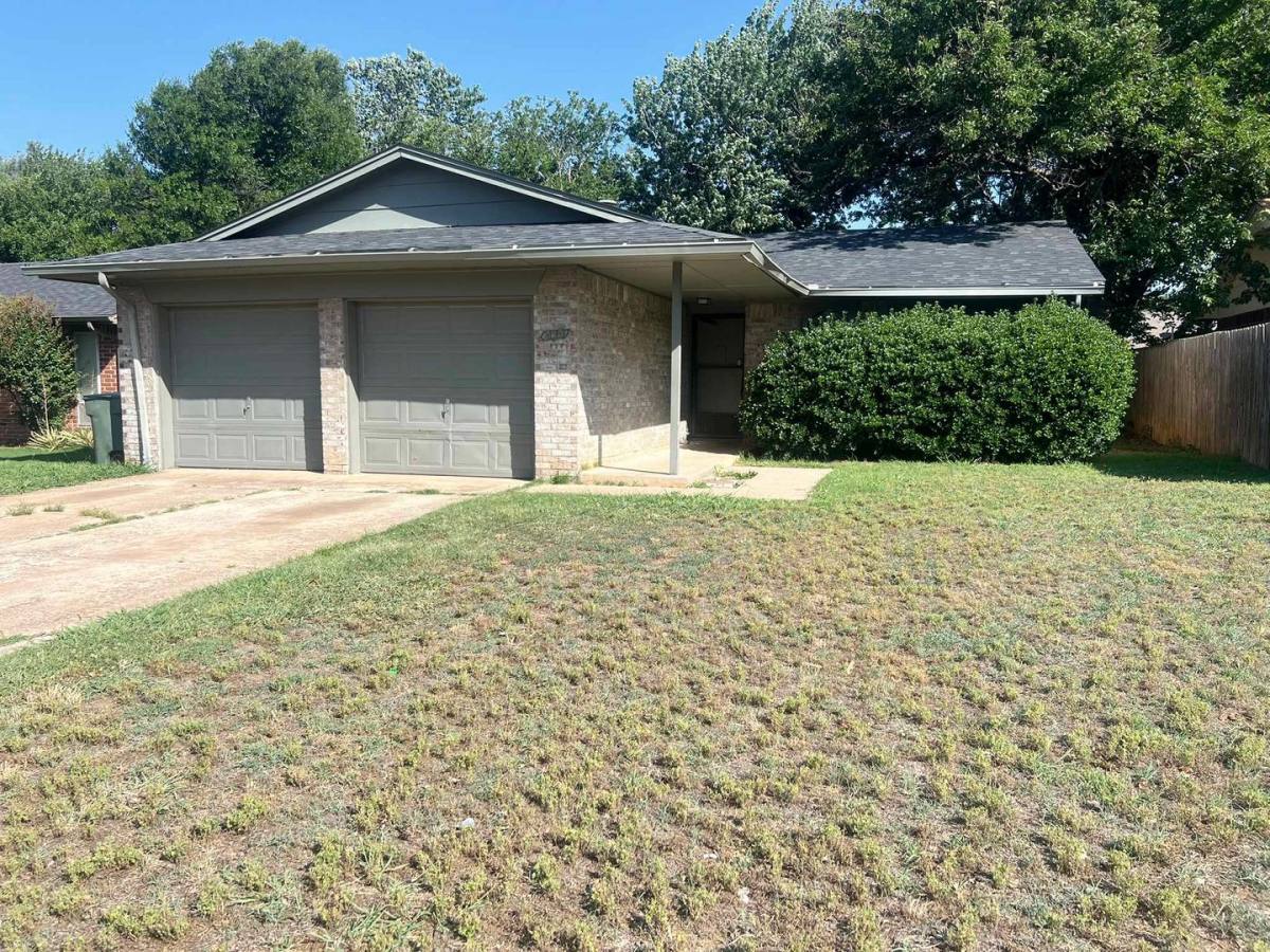 House for rent at 413 Meadow Lake Dr, Edmond, OK 73003