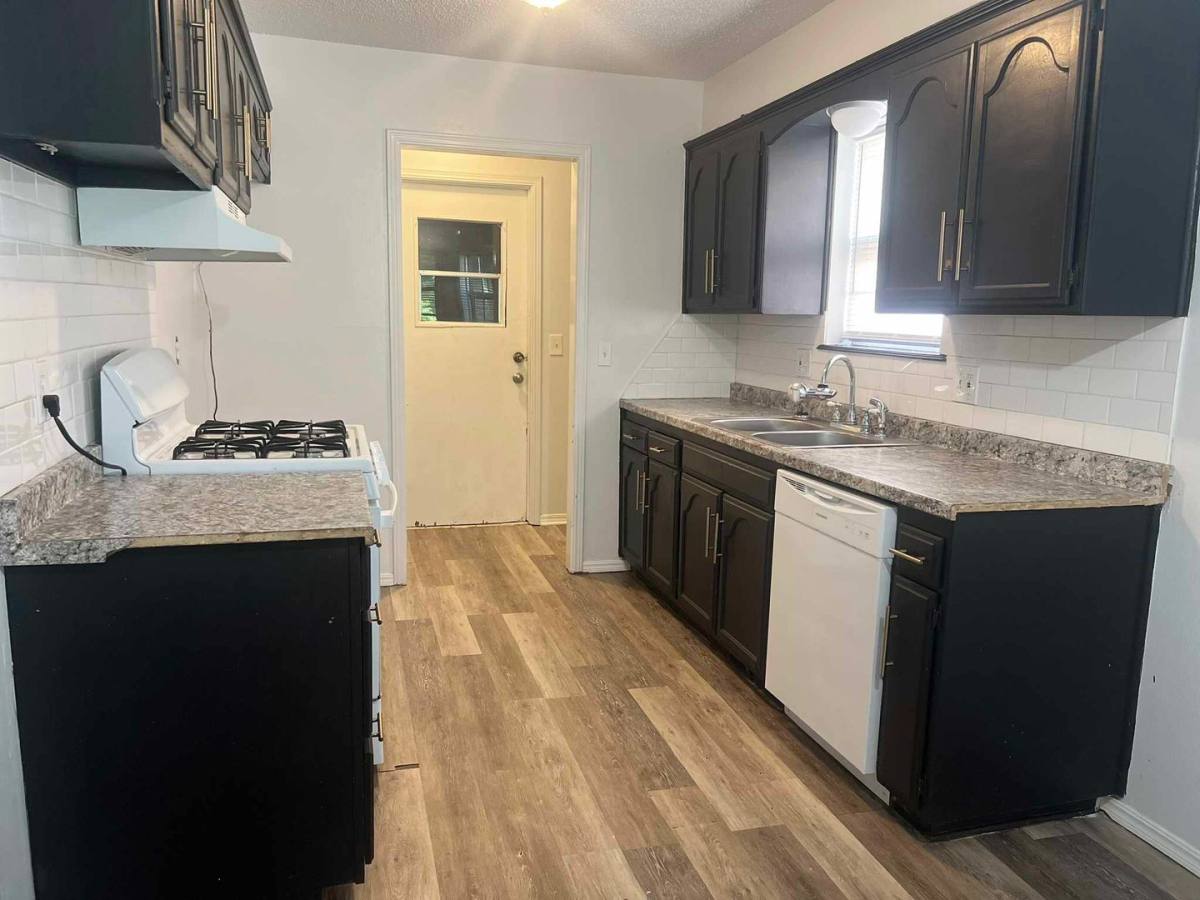 House for rent at 413 Meadow Lake Dr, Edmond, OK 73003