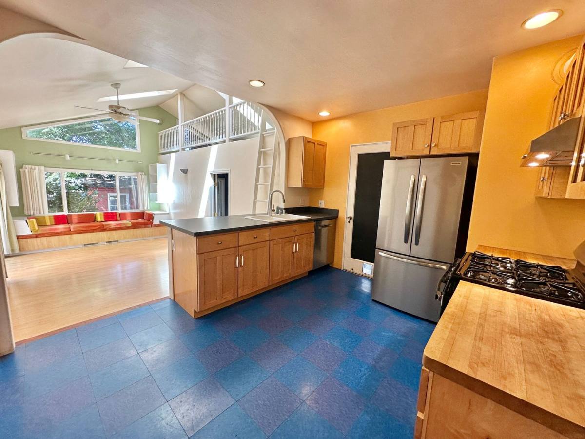 House for rent at 11 Hillview Ave, San Rafael, CA 94901