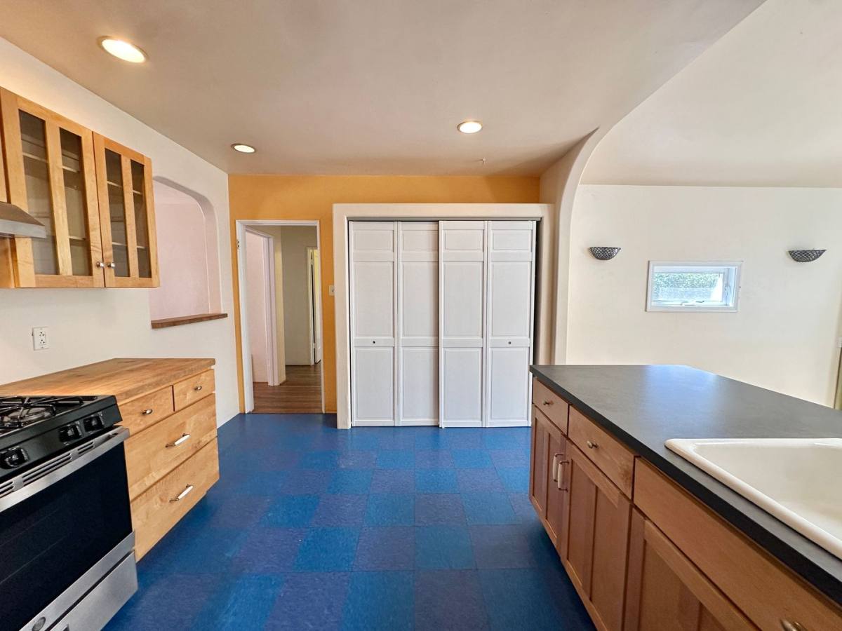 House for rent at 11 Hillview Ave, San Rafael, CA 94901