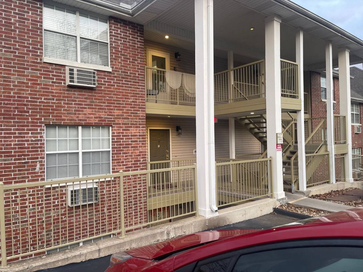 Apartment for rent at 200 Golf View Dr, Branson, MO 65616
