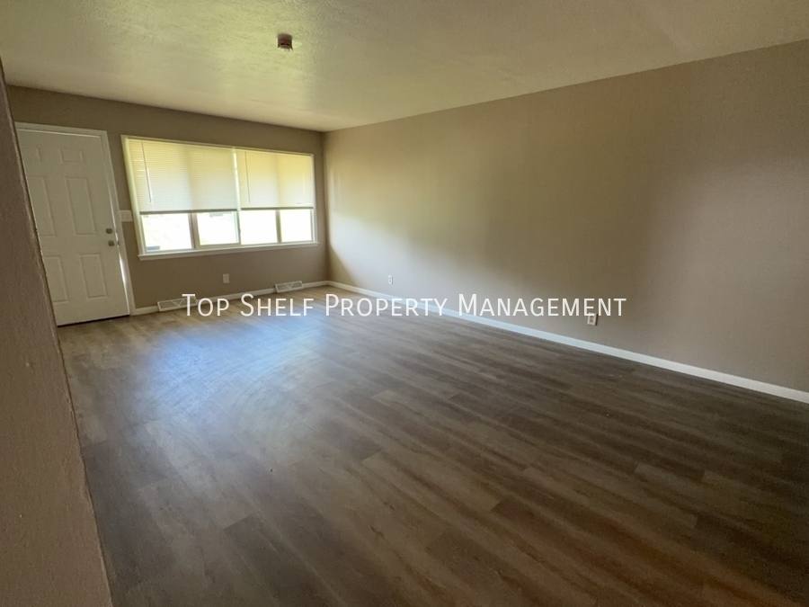 Apartment for rent at 2425 Welbeck Rd, Des Moines, IA 50310