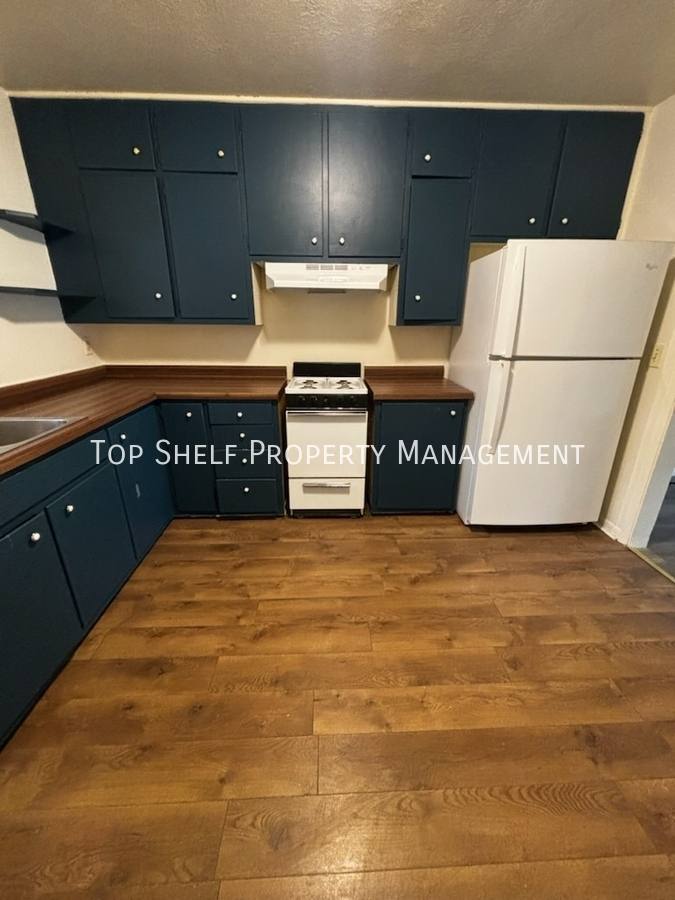 Apartment for rent at 2425 Welbeck Rd, Des Moines, IA 50310