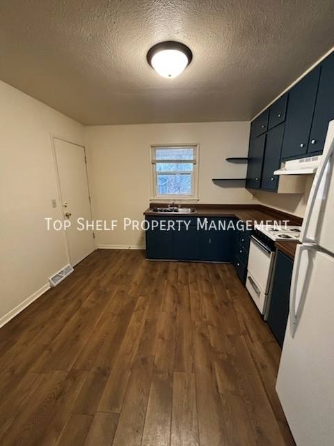 Apartment for rent at 2425 Welbeck Rd, Des Moines, IA 50310