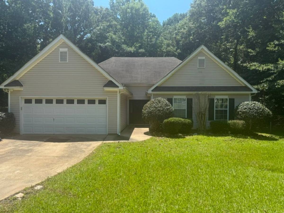 House for rent at 102 Woodstream Trail, Lagrange, GA 30240
