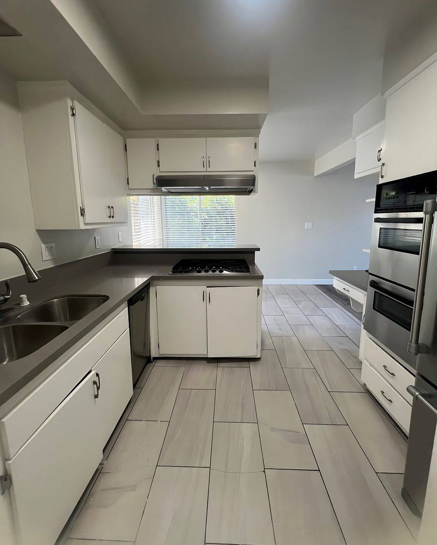 Apartment for rent at 212 W Plymouth St, Inglewood, CA 90302