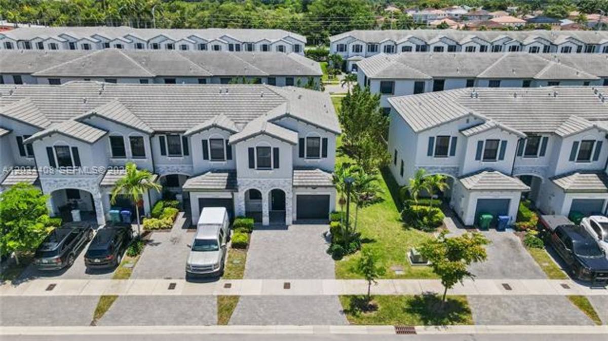 Townhouse for rent at 13386 SW 287th St, Homestead, FL 33033