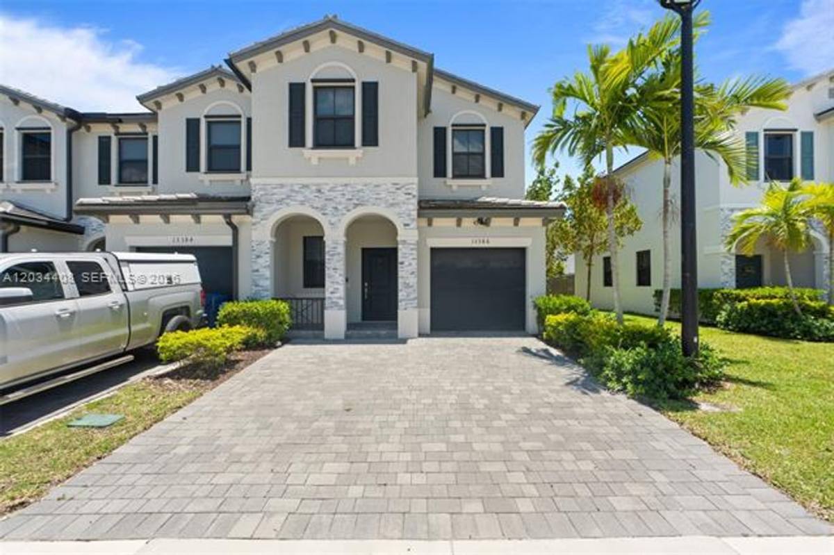 Townhouse for rent at 13386 SW 287th St, Homestead, FL 33033