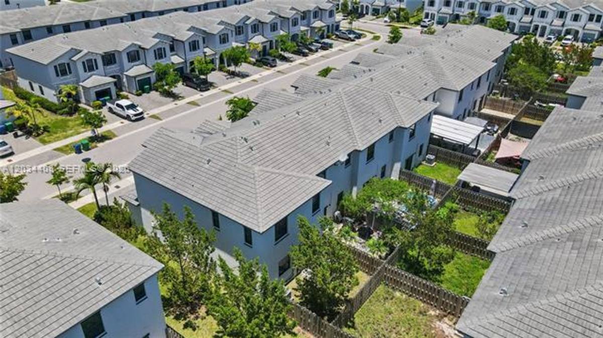 Townhouse for rent at 13386 SW 287th St, Homestead, FL 33033