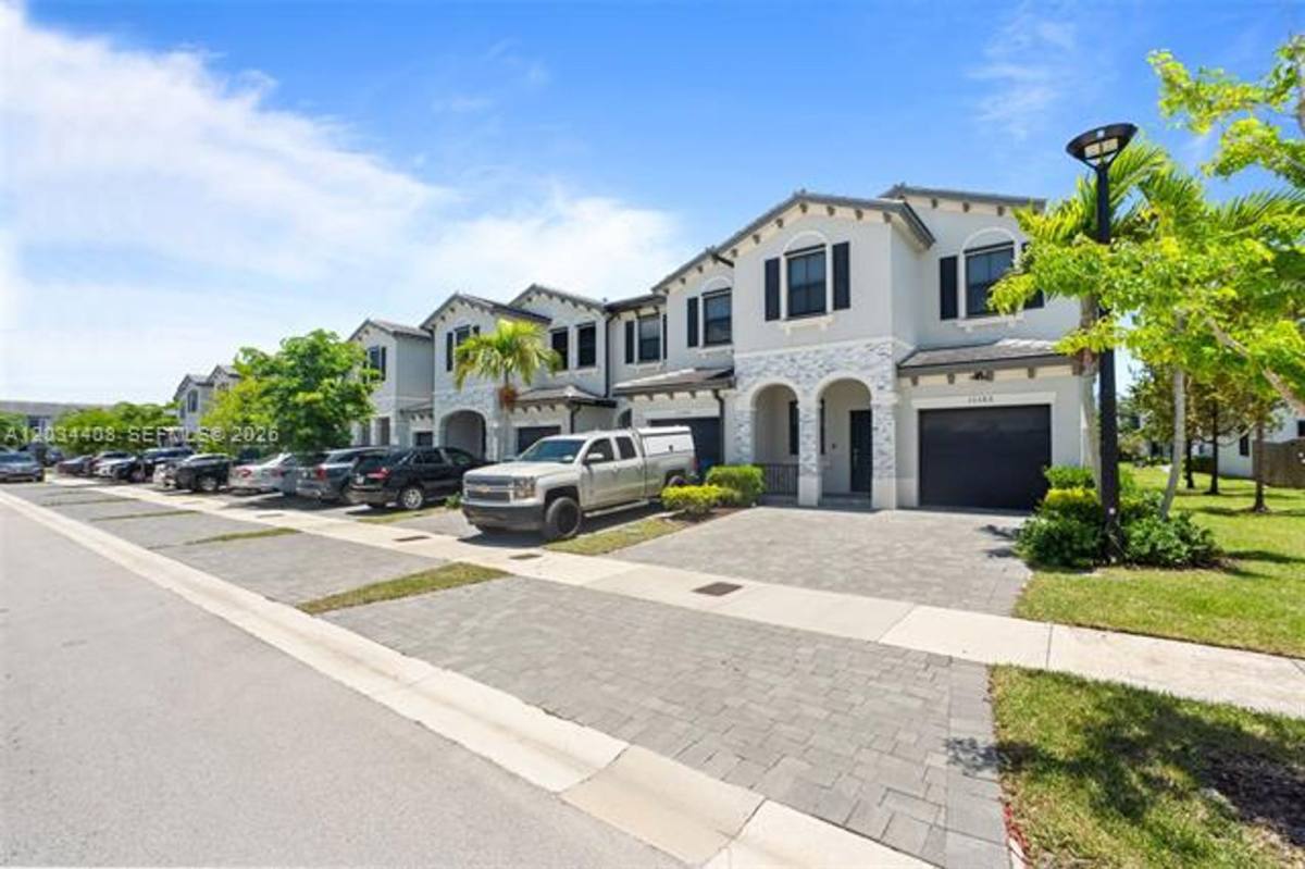 Townhouse for rent at 13386 SW 287th St, Homestead, FL 33033