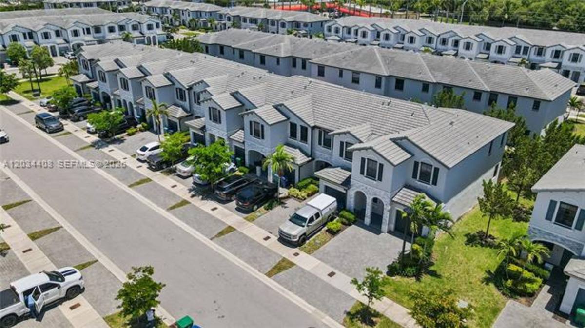 Townhouse for rent at 13386 SW 287th St, Homestead, FL 33033