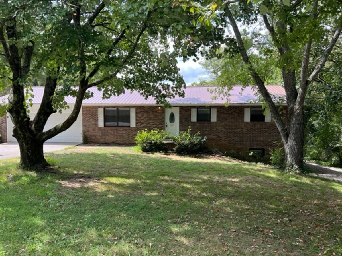 House for rent at 1551-A Clendenen Rd, Maryville, TN 37801