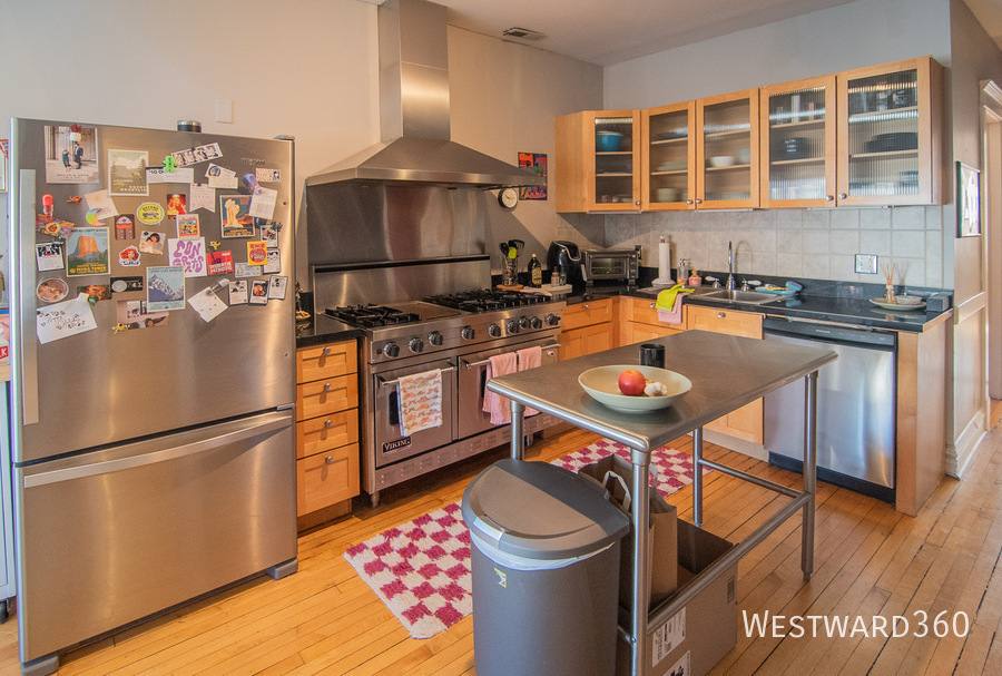 Apartment for rent at 3707 N Bosworth Ave #2, Chicago, IL 60613