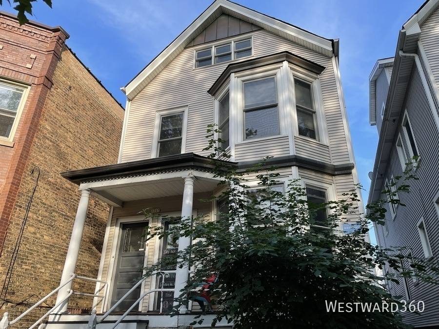 Apartment for rent at 3707 N Bosworth Ave #2, Chicago, IL 60613