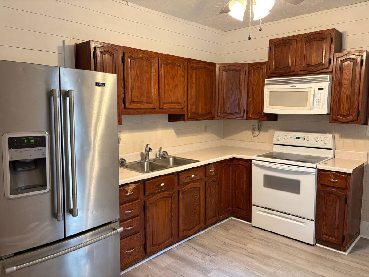 Apartment for rent at 127 & 129 E Walnut St, Marion, OH 43302