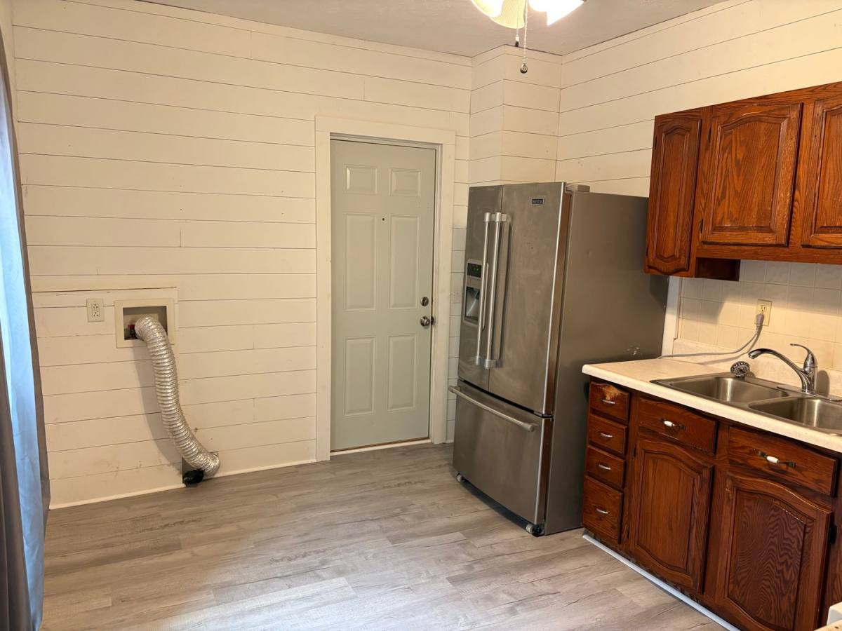 Apartment for rent at 127 & 129 E Walnut St, Marion, OH 43302