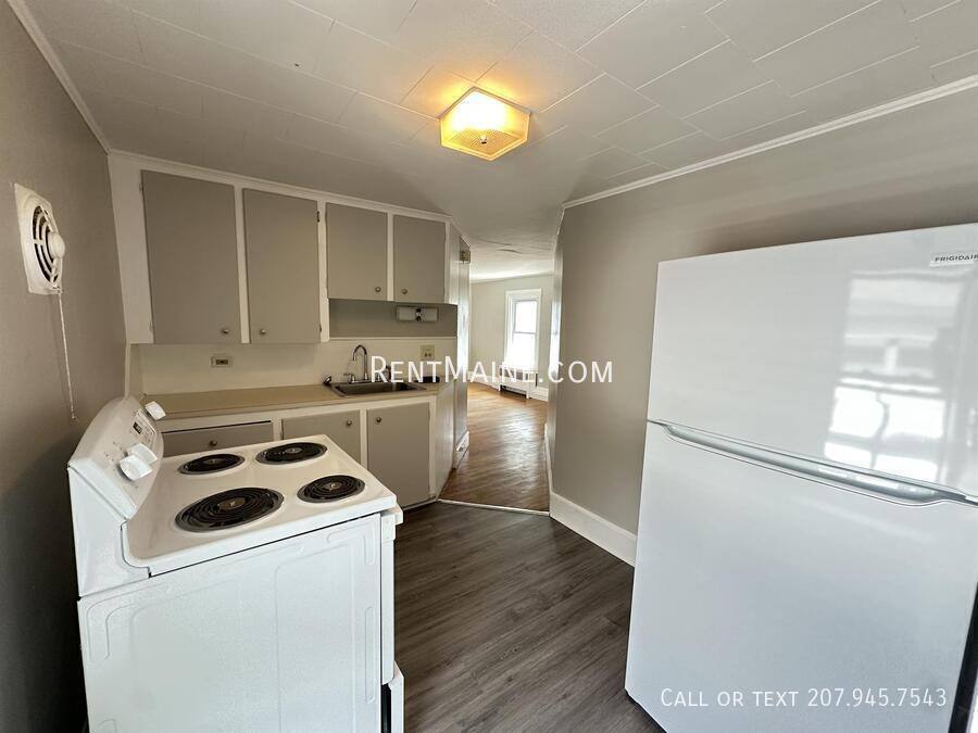 Apartment for rent at 266 Center St #4, Bangor, ME 04401