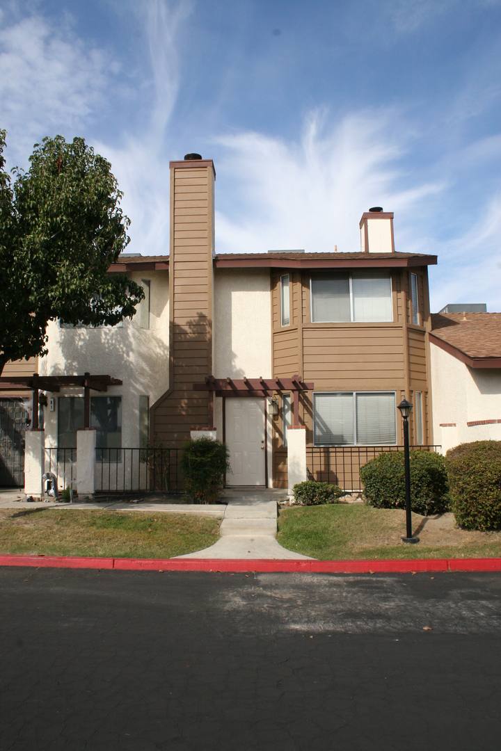 Townhouse for rent at 4600 Beechwood St, Bakersfield, CA 93309