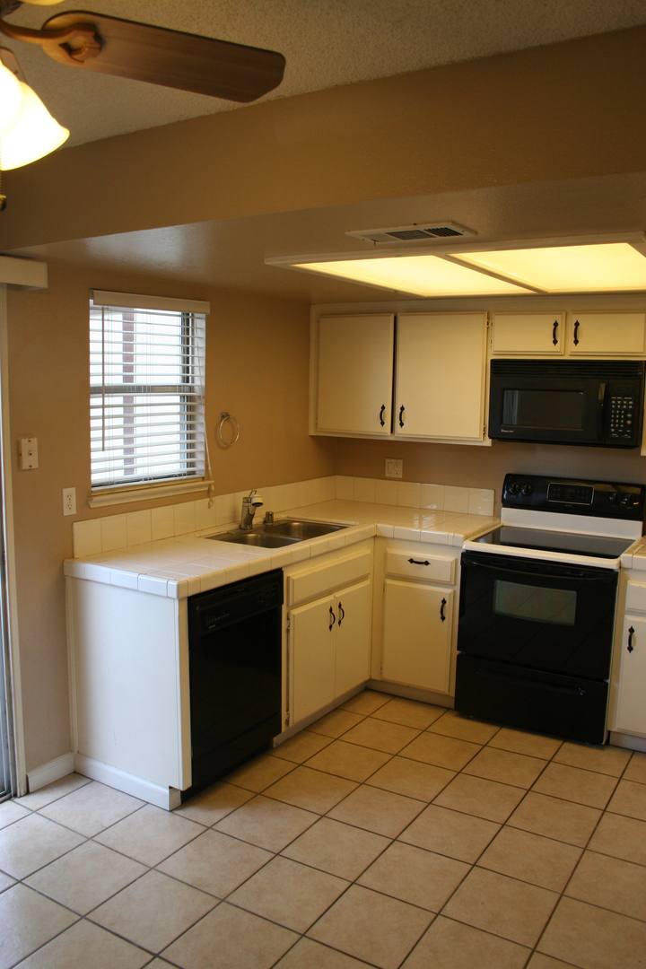 Townhouse for rent at 4600 Beechwood St, Bakersfield, CA 93309