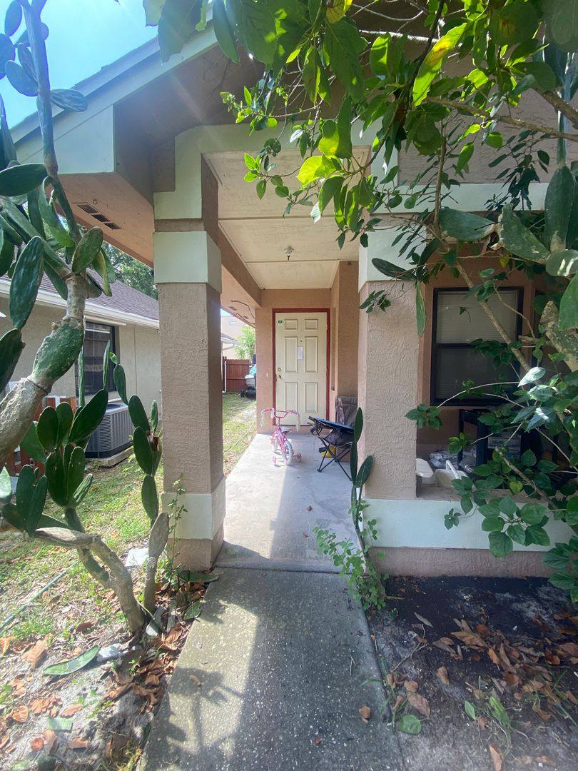 House for rent at 10413 Cresto Del Sol Circle, Orlando, FL 32817