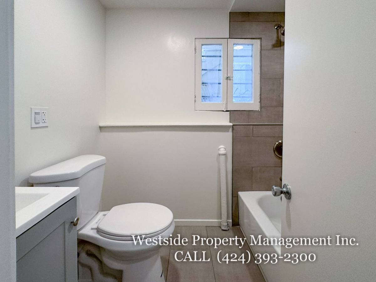 Apartment for rent at 40 Sunset Ave #40 1 4, Venice, CA 90291
