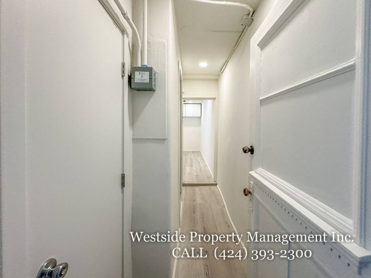 Apartment for rent at 40 Sunset Ave #40 1 4, Venice, CA 90291