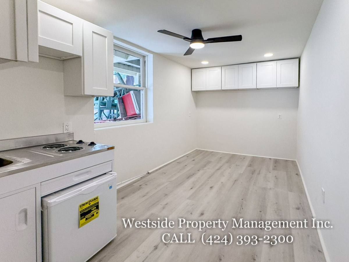 Apartment for rent at 40 Sunset Ave #40 1 4, Venice, CA 90291