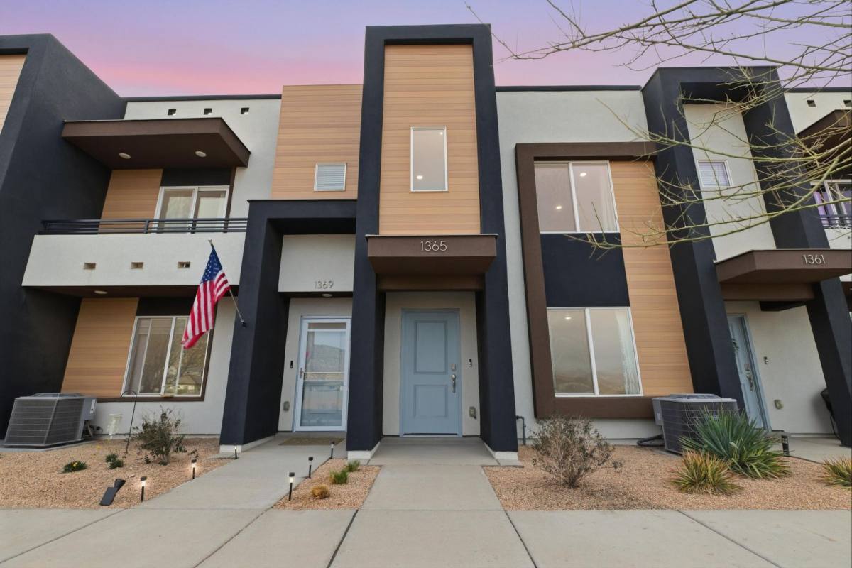 Townhouse for rent at 1365 S Pole Creek Lane, Washington, UT 84780