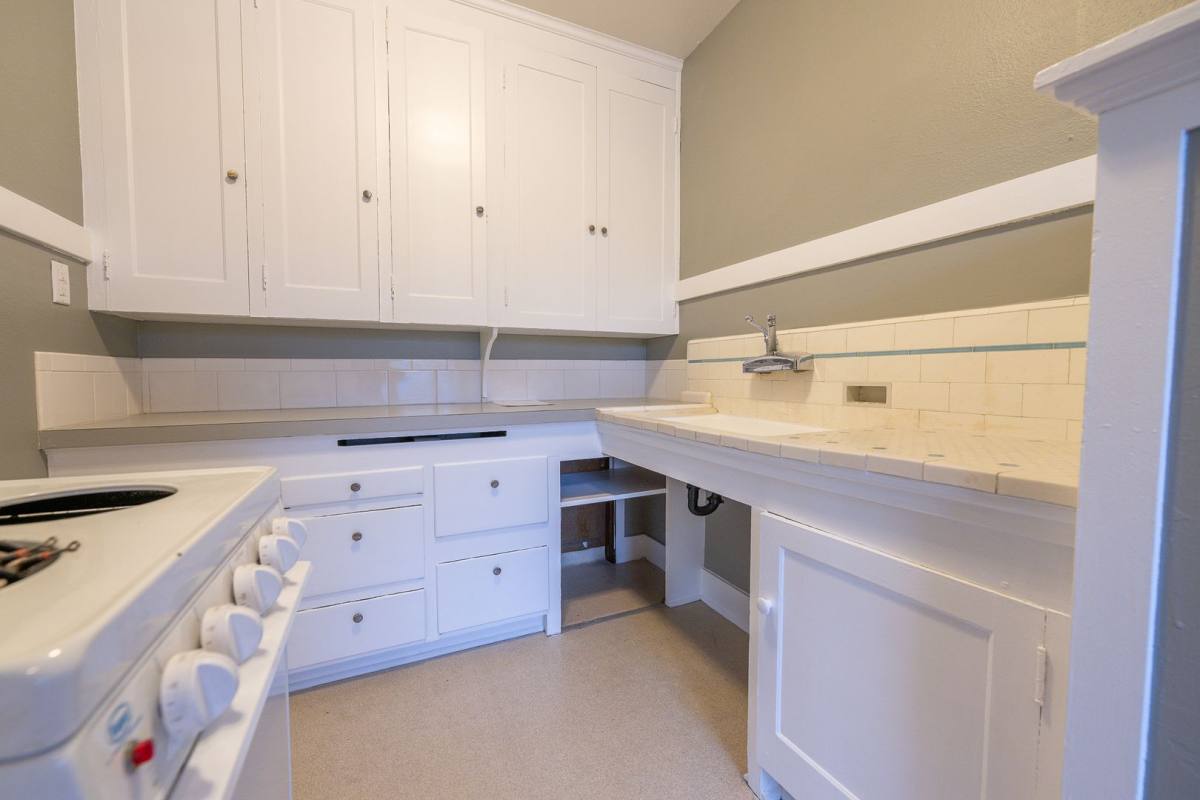 Apartment for rent at 1210 SE 20th, Portland, OR 97214